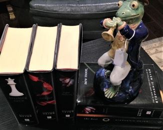 Another musical frog