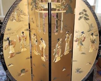 This is a fantastic Asian Screen with 4 Panels. Relief design...