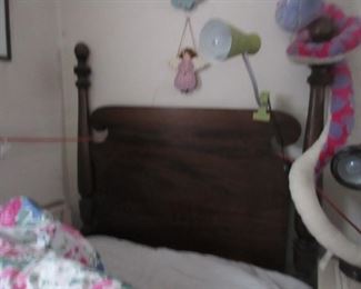 single four poster bed