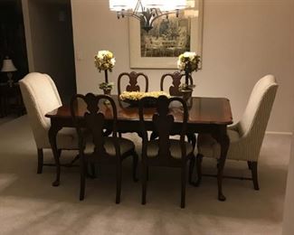 Dining Room Table with 6 chairs