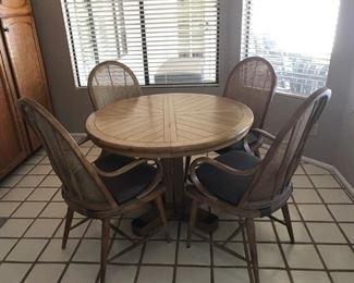Kitchen table with 6 chairs and a leaf 