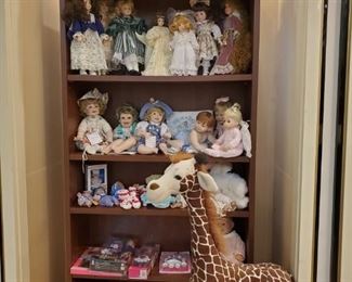 Lots of dolls!  Stand up giraffe!