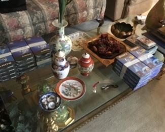 Coffee table with glass top / collectibles