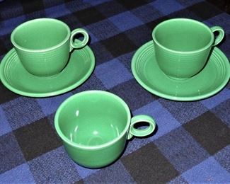  L116= 5 pieces Fiesta medium green cups(3) & saucers (2): $ 14./lot