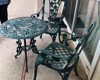 Heavy green patio cafe set