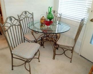 Dinette Set...nice & sturdy!