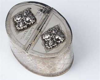 A LARGE STERLING SILVER SNUFF BOX.