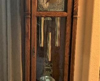 GORGEOUS WORKING HOWARD MILLER GRANDFATHER CLOCK WITH BEAUTIFUL SOUND