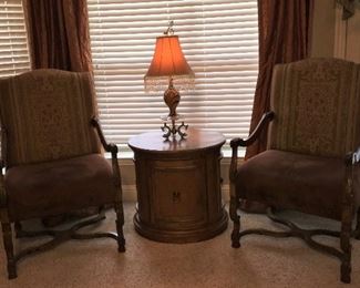 REALLY NICE WOODMARK, A HOWARD MILLER COMPANY ARM CHAIRS, ETHAN ALLEN SIDE TABLE