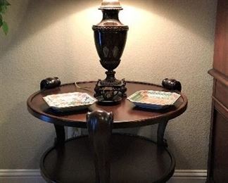 BEAUTIFUL HICKORY CHAIR COMPANY  OCCASIONAL TABLE