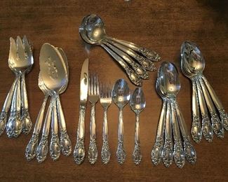 ONEIDA "COUNTRY LANE" SILVERPLATE FLATWARE FROM 1953.  SERVICE FOR 12 (ALL NOT SHOWN)  WITH 20 SERVING PIECES