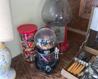 Star Wars Jelly Belly dispenser & Vintage gumball machine. 