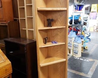 Thornwood Solid Oak Wedge 5 Shelf Corner End Cabinet 22'W x 16"D x 71"H