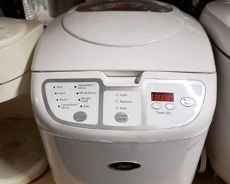 Oster Digital Bread maker #5836 560 watts 120v  
