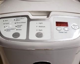 Oster Digital Bread maker #5836 560 watts 120v  