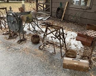 Misc Primitive Metal Yard Art