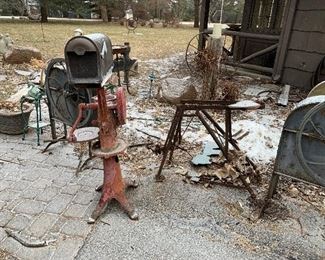 Misc Primitive Metal Yard Art