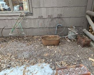 Misc Primitive Metal Yard Art