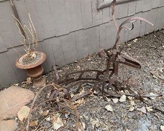 Misc Primitive Metal Yard Art