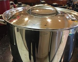 (2) Innova  Professional Stainless Steel 16 Qt. Stock /Gumbo Pots with Lids