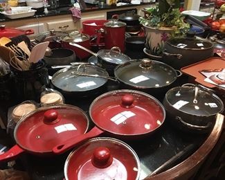 Huge Pot Collection
Over 100 Pieces of Cook Ware!!!
🙌🙌🙌