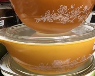 Collection of Pyrex Bowls & Glass Lids