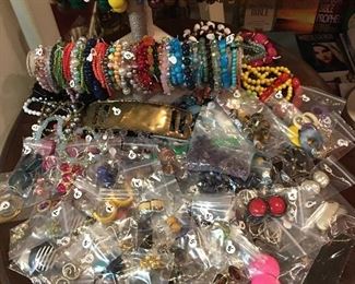 Over 300 Pairs of Retro & Modern Earrings🙌🙌
Over 100 Bracelets 