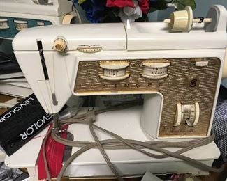 Singer Golden Touch & Sew Sewing Machine 