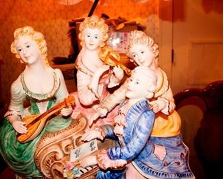 Capodimonte Lamp with four musicians
