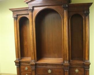Beautiful 3-piece Henredon Entertainment/Display Cabinet with Glass Shelving! This Piece could even be an incredible China Cabinet!