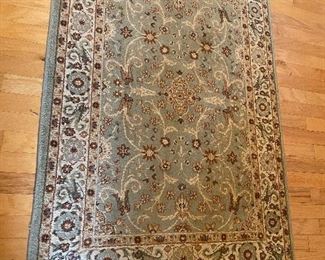Soft rug in excellent condition
