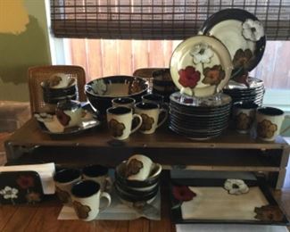 Phaltzgraff set of poppies China set
