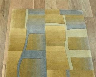 Handmade Gold & Silver Geometric Pattern Area Rug