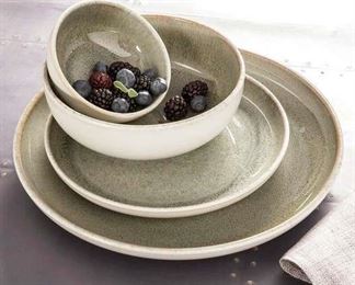 Resona Moss 16 Piece Dinnerware Set, Service For 4