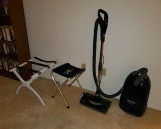 Luggage holders, vacuum