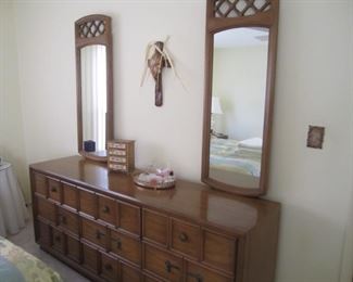 DRESSSER AND MIRROR