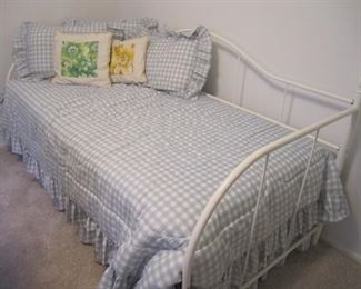 TRUNDLE BED