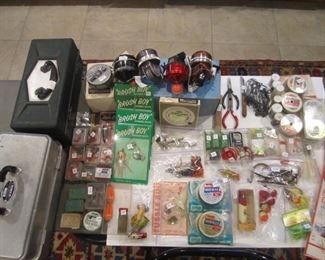 TACKLE BOXES, REELS AND LURES ALONG WITH HOOKS, LINE AND WEIGHTS FOR LITE BATE