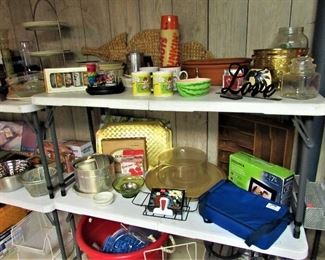 Kitchen Items, Pyrex Dish with Case