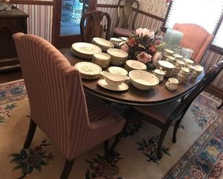 Dining Table / 6 Chairs / Pads $ 348.00