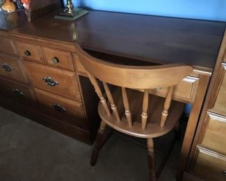 Desk / Chair $ 118.00