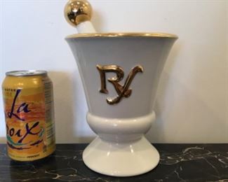 APOTHOCARY MORTAR AND PESTAL