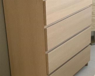 Contemporary Natural Wood 4-Drawer Dresser	39x32x19in	HxWxD
