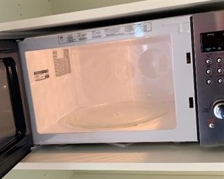 GE 1.3 cu ft Countertop Microwave JES1344SK		
