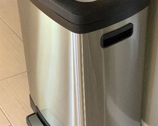 Stainless Steel Garbage Can		
