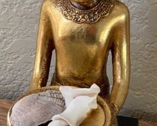 gilt buddha statue decor