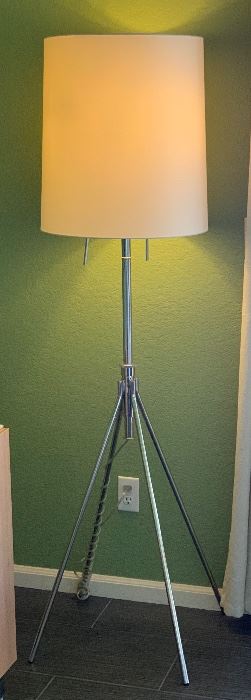 Chrome Tripod Lamp		
