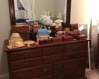 Ethan Allen Dresser with mirror.  Set also includes a queen bed and 2 night stands.