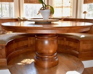 Round pedestal table