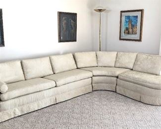 ELEGANT WRAP AROUND SECTIONAL COUCH